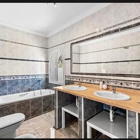 With Fantastic Sea View Pool 23x12 Jacuzzi فيلة