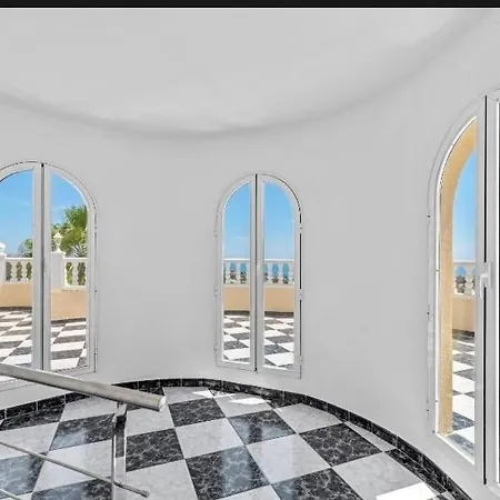 With Fantastic Sea View Pool 23x12 Jacuzzi فيلة